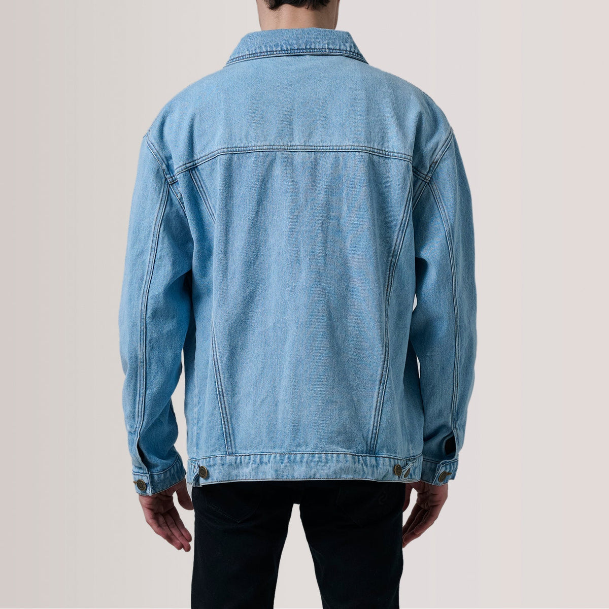 Detailansicht of Classic Collar &amp; Heavy-Duty Zipper Hardware on Eddie Light Blau Oversized Denim Trucker Lederjacke für Herren For Men