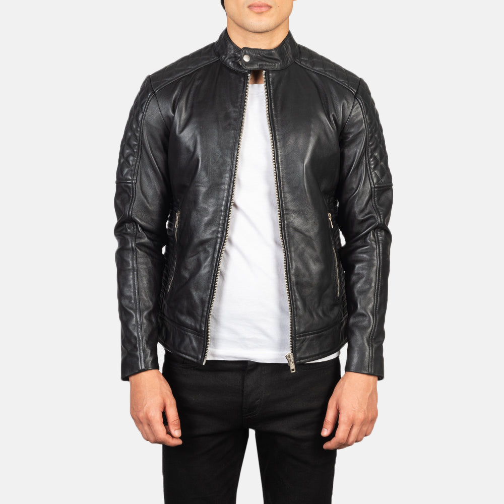 Men's Fernando Quilted Brown Suede Biker Jacket in Brown Goatskin Suede - Vorderansicht &amp; maßgeschneiderte Silhouette | Online Kaufen