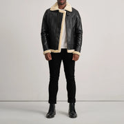 Men's Francis B-3 Black Leather Bomber Jacket - Seitenansicht mit ergonomischem Ärmelschnitt