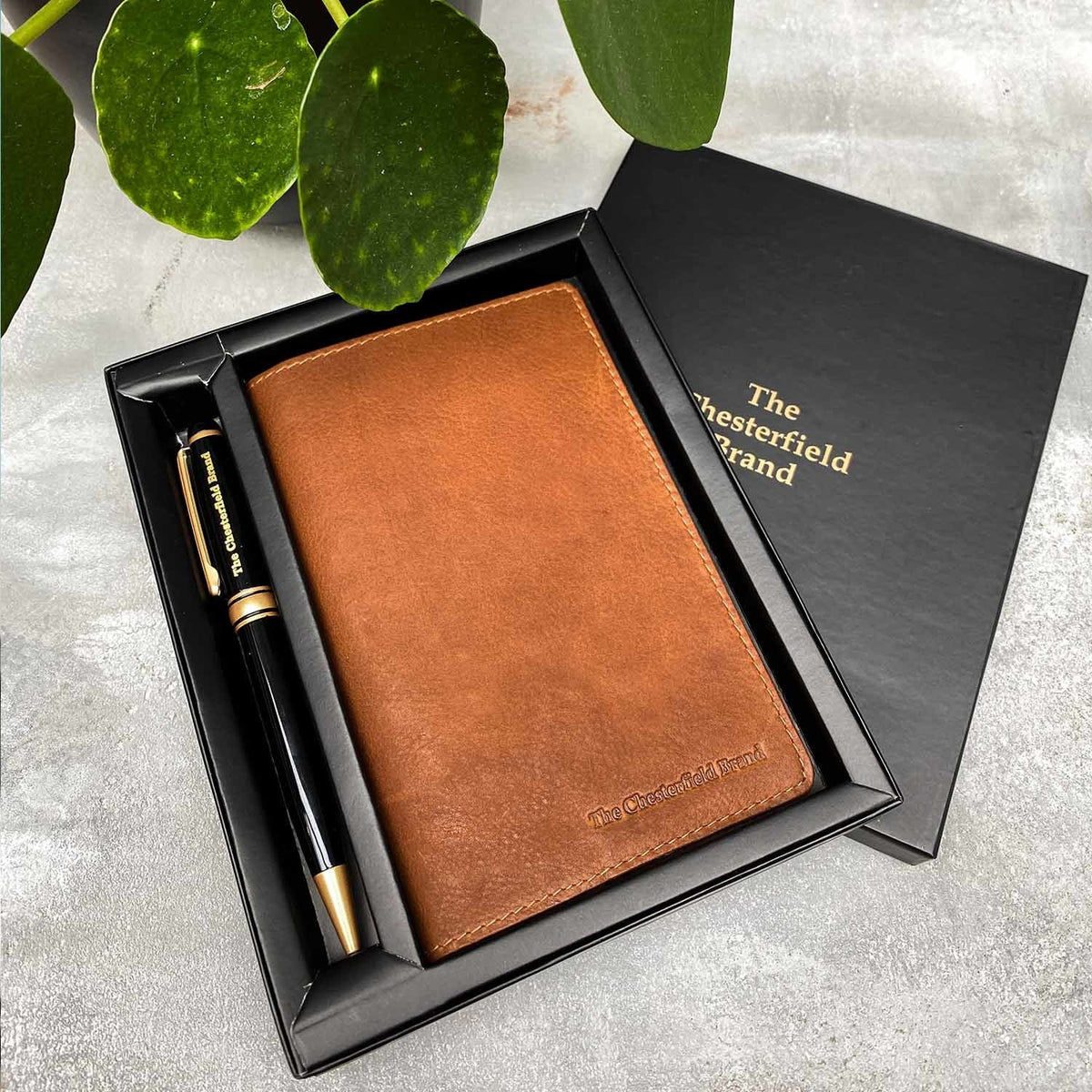 
Classic Full-Grain leather Goods - Rückansicht mit passgenauen Schultern & sauberem Saum