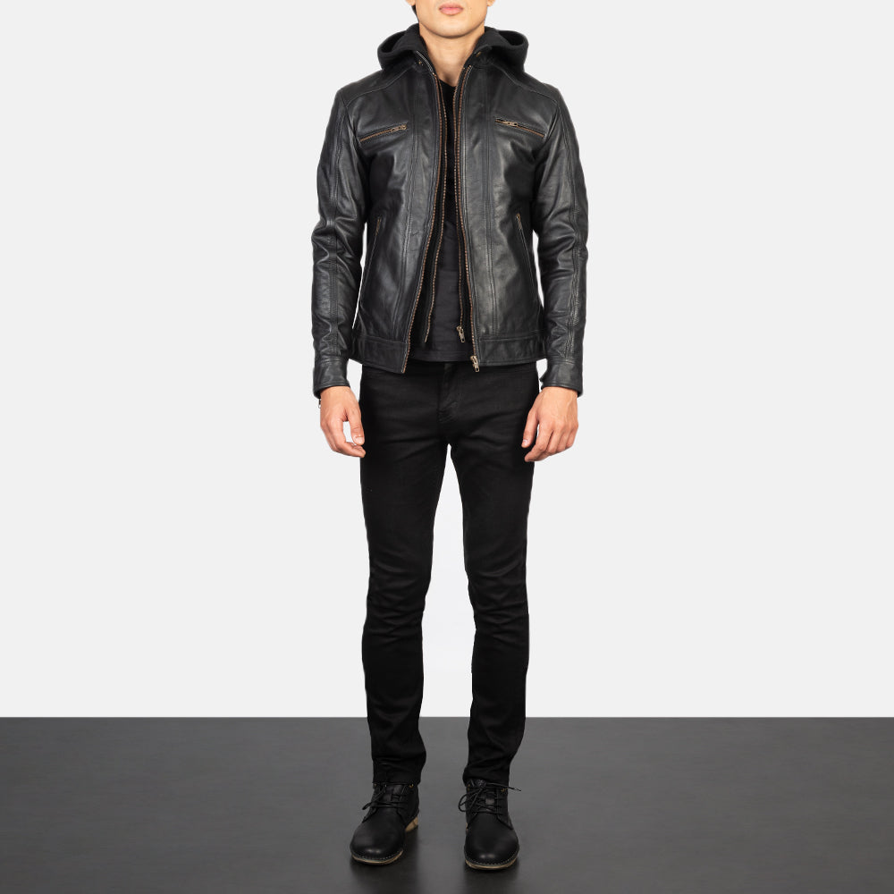 Men's Hector Schwarz Hooded Leder-Bikerjacke für Herren - Seitenansicht mit ergonomischem Ärmelschnitt