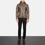Men's Hector Braun Hooded Leder-Bikerjacke für Herren - Seitenansicht mit ergonomischem Ärmelschnitt