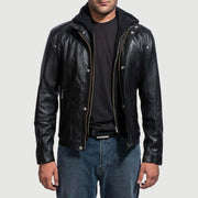 
Highschool Black Leather Jacket in Black Cowhide Leather - Vorderansicht & maßgeschneiderte Silhouette | Online Kaufen