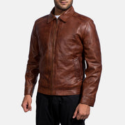 Styled Fit Perspective of Men's Inferno Braun Lederjacke für Herren on Model - Natural Daylight Drape