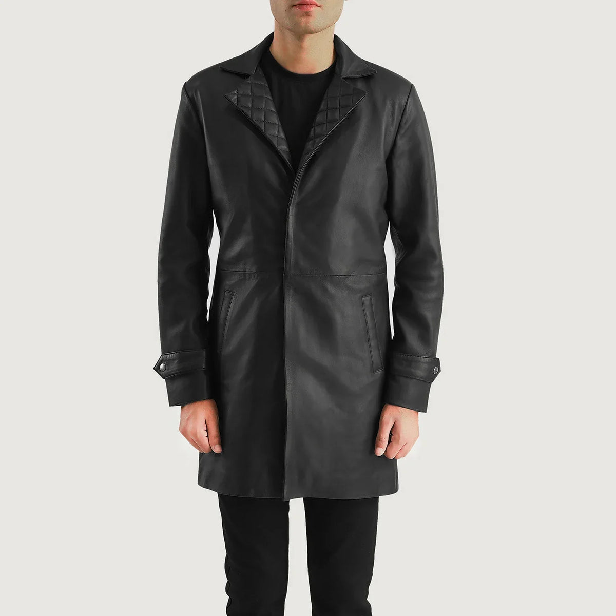 Infinity Black Leather Coat in Black Sheepskin Leather - Vorderansicht &amp; maßgeschneiderte Silhouette | Online Kaufen