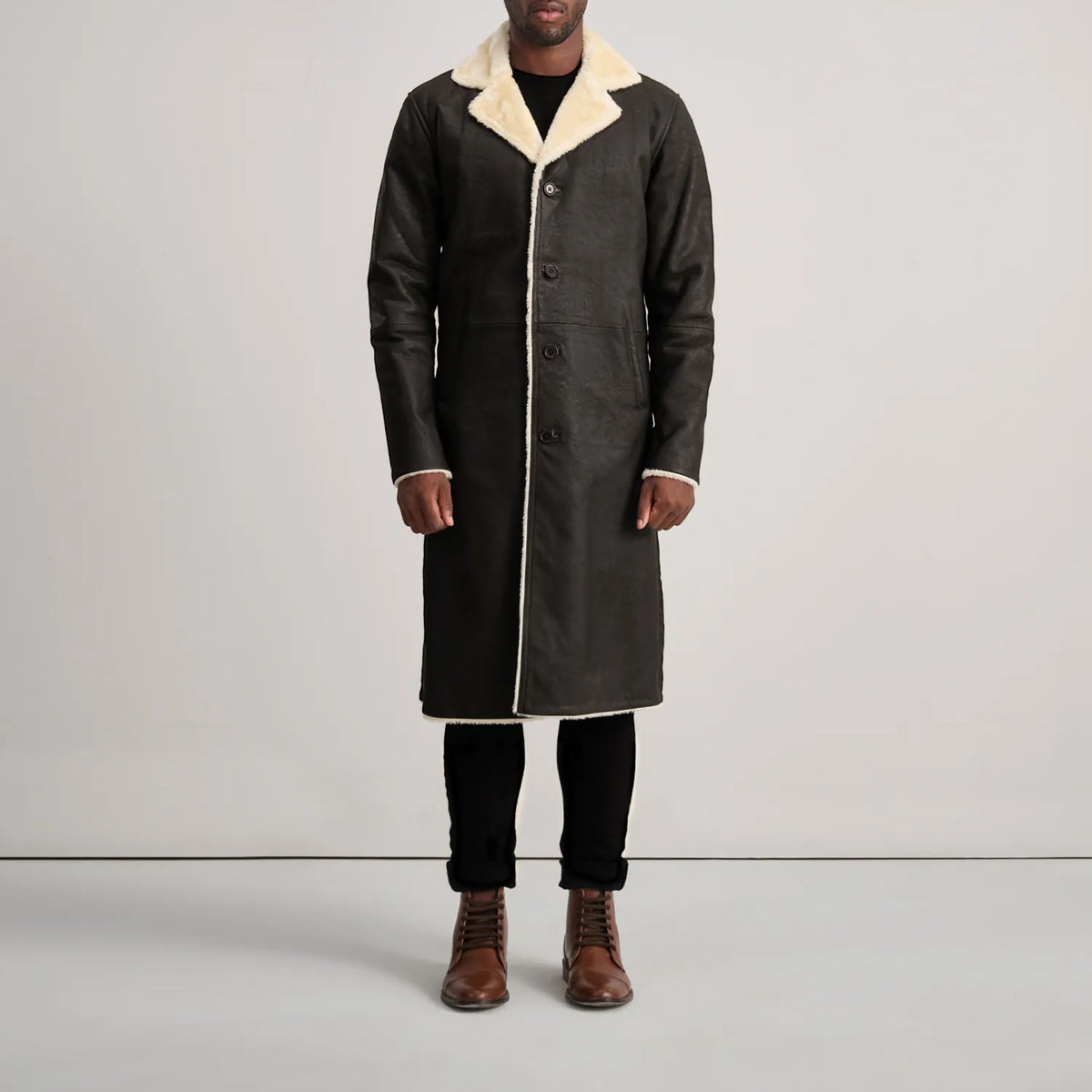 Kolby Tumbled Brown Shearling Long Coat - Seitenansicht mit ergonomischem Ärmelschnitt