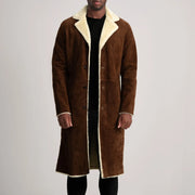 
Kolby Brown Suede Shearling Long Coat in Brown Goatskin Suede - Vorderansicht & maßgeschneiderte Silhouette | Online Kaufen