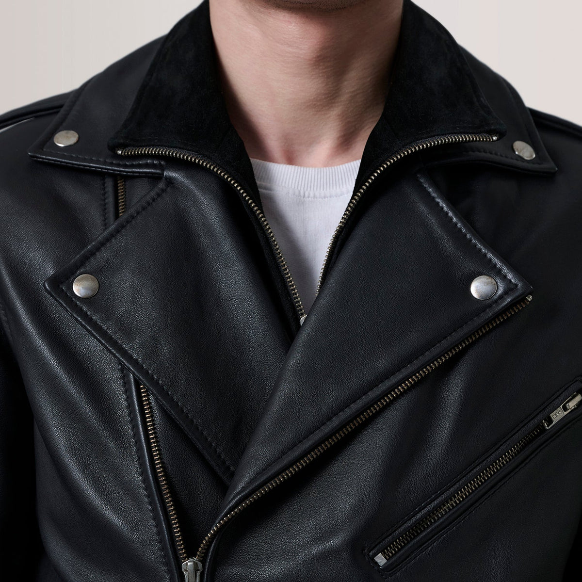 
Innenansicht Showing Quilted Polyester Lining & Zwei funktionale Innentaschen
