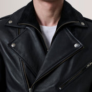 
Innenansicht Showing Quilted Polyester Lining & Zwei funktionale Innentaschen