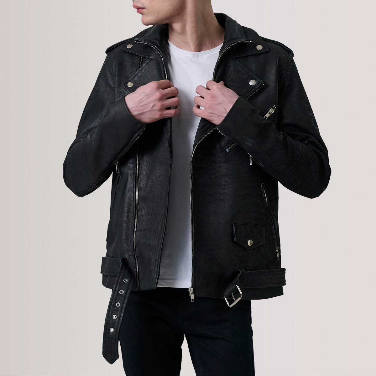 
Kole Vintage-Schwarz Leather Double Rider Lederjacke für Herren in Distressed Black Sheepskin Snuffed - Vorderansicht & maßgeschneiderte Silhouette | Online Kaufen