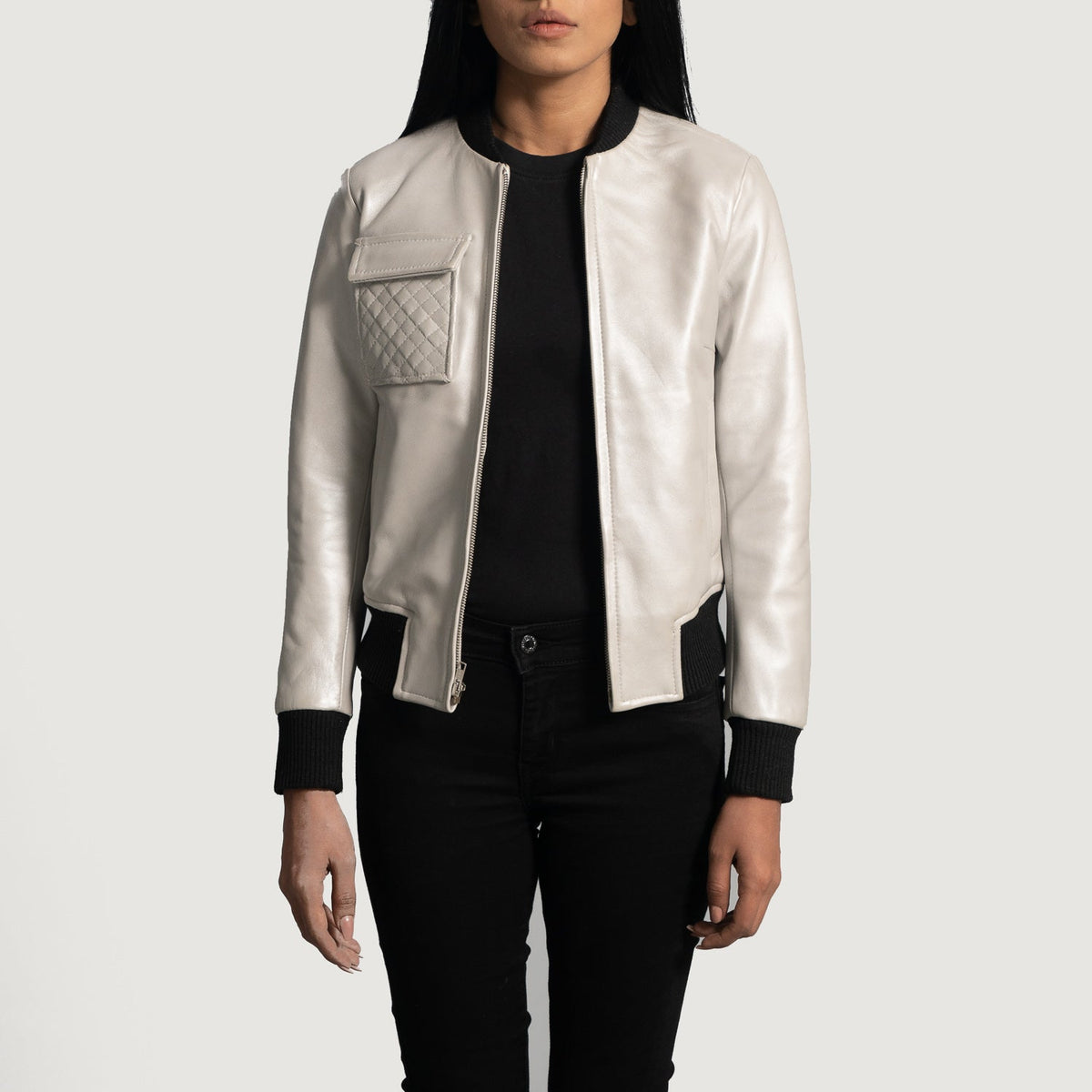 Lana Silver Leder-Bomberjacke für Damen in Silver Sheepskin Leather - Vorderansicht &amp; maßgeschneiderte Silhouette | Online Kaufen