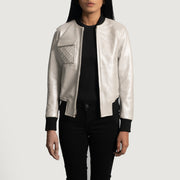 Lana Silver Leder-Bomberjacke für Damen in Silver Sheepskin Leather - Vorderansicht &amp; maßgeschneiderte Silhouette | Online Kaufen