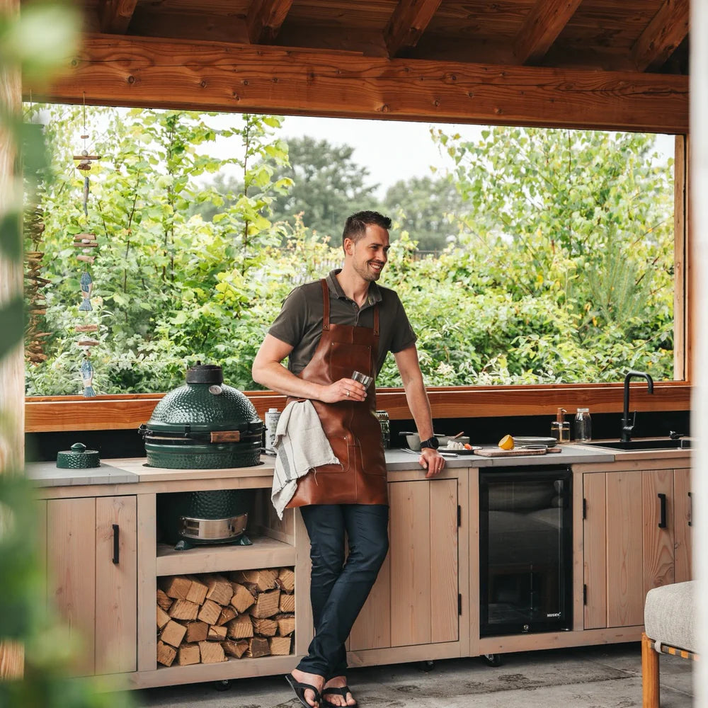 Leather Apron Churrasco für Damen - Seitenansicht mit ergonomischem Ärmelschnitt