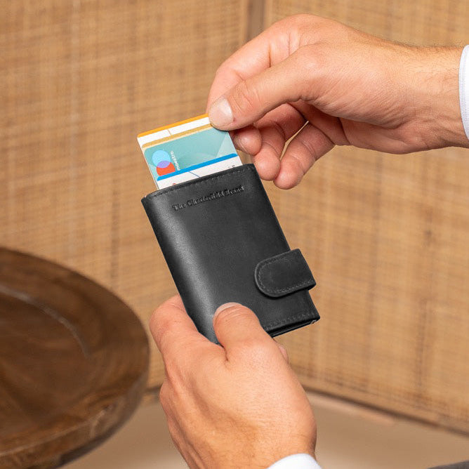 
Classic 100% Full-Grain Leather Card Holder - Rückansicht mit verstärkten Lederträgern & handwerklichen Nähten