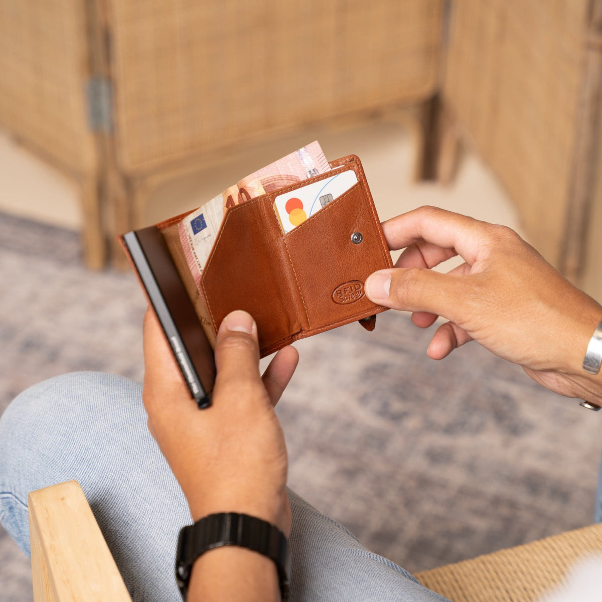 Paris Full-Grain Leather Card Holder für Damen – Zusätzliche Produktansicht 3