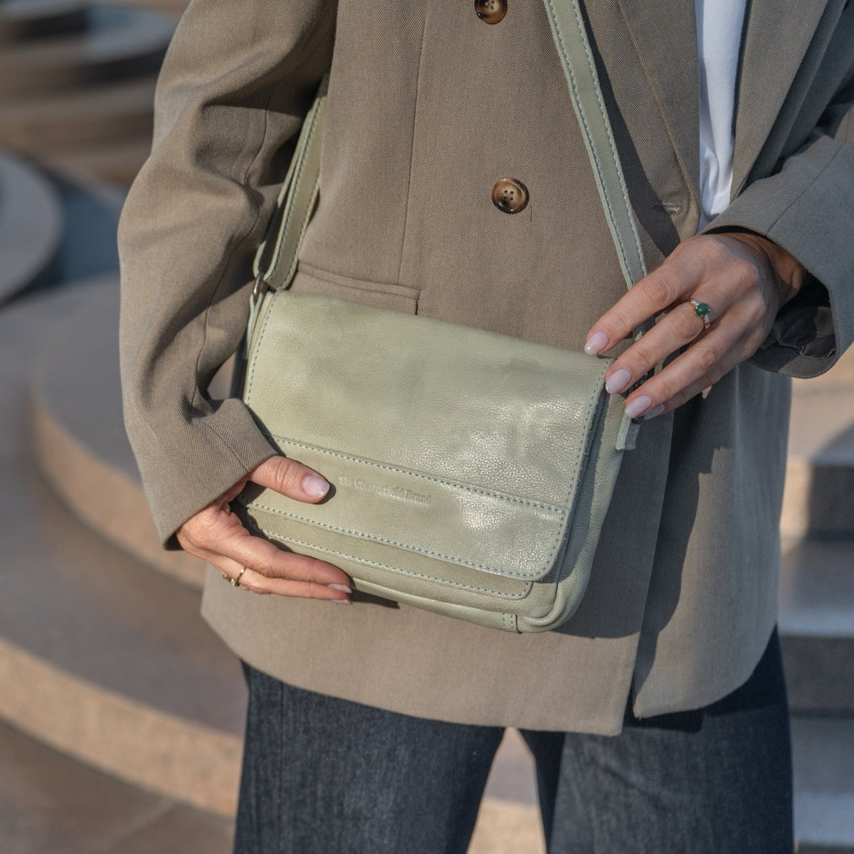Ann Full-Grain Leather Crossbody Bag für Damen – Zusätzliche Produktansicht 2