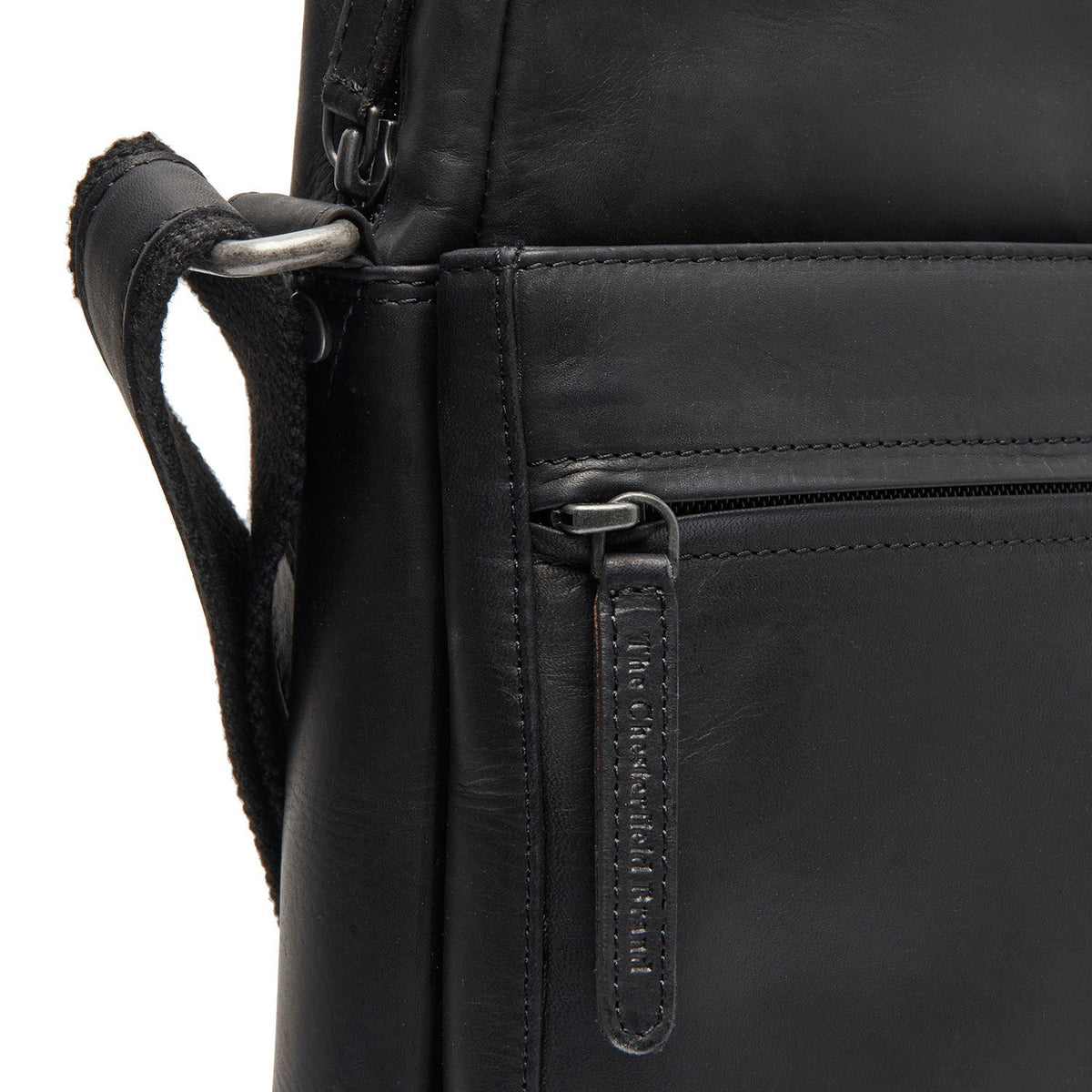Anzora Full-Grain Leather Crossbody Bag - Strukturierte Seitenansicht mit Faltentiefe & Erweiterungsvolumen
