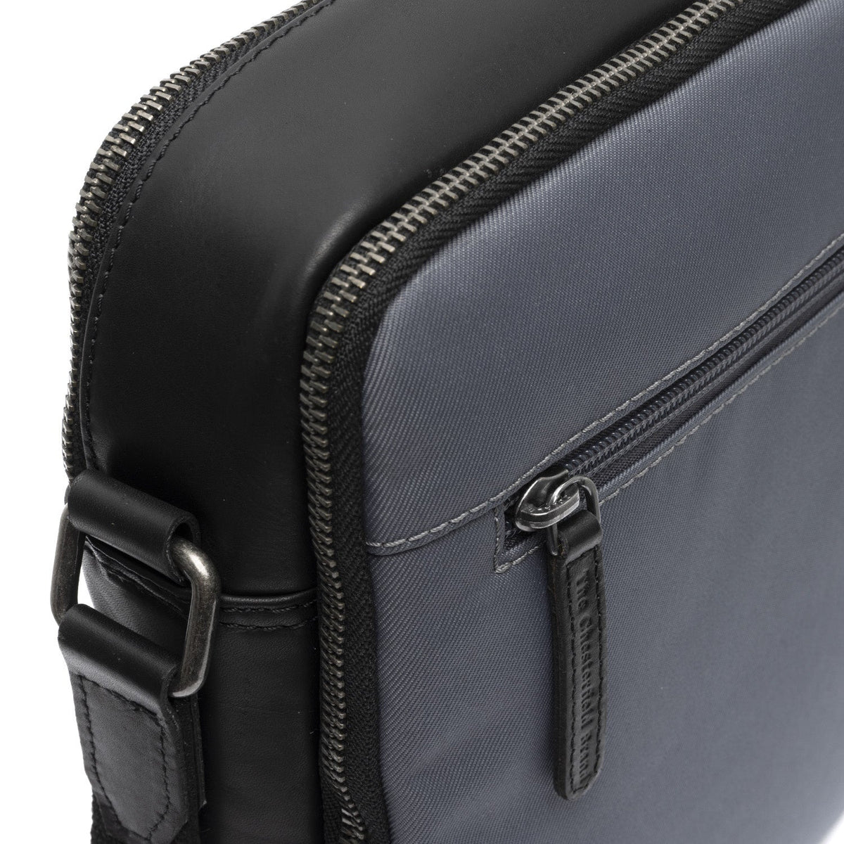 Innenansicht Showing Dedicated Padded Laptop Sleeve & Multi-Compartment Organization