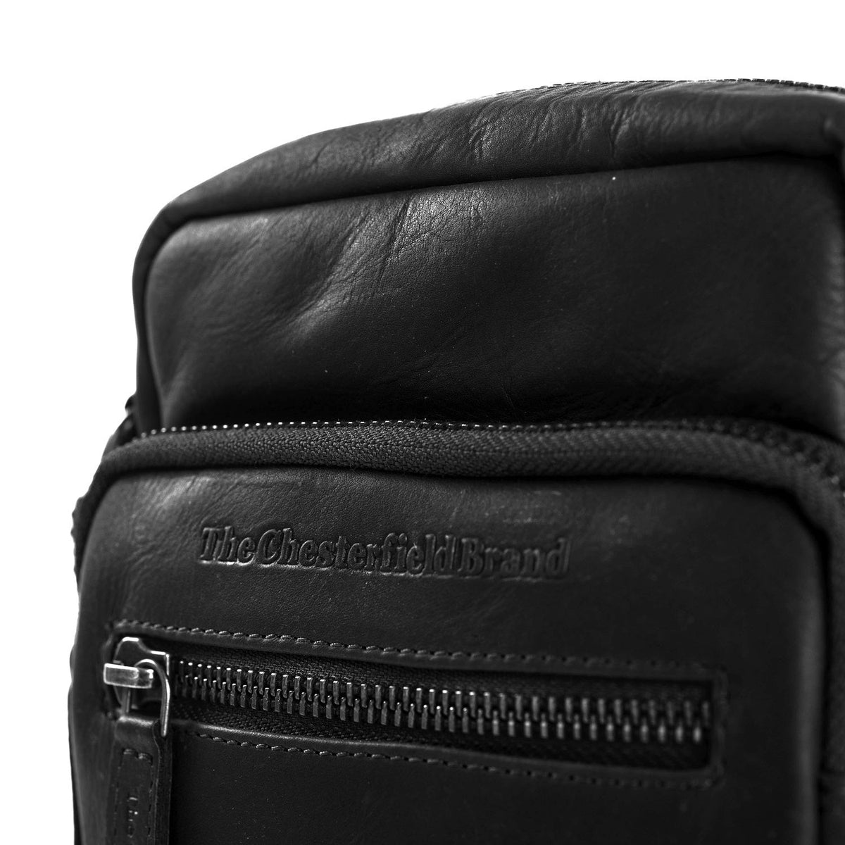 Solid Antique Brass Hardware &amp; Heavy-Duty Dual Zipper Detail on Bremen Full-Grain Leather Crossbody Bag für Herren