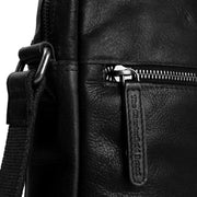 Solid Antique Brass Hardware &amp; Heavy-Duty Dual Zipper Detail on Dessau Full-Grain Leather Crossbody Bag für Herren