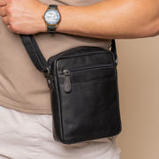 
Classic 100% Full-Grain leather Bag - Rückansicht mit verstärkten Lederträgern & handwerklichen Nähten
