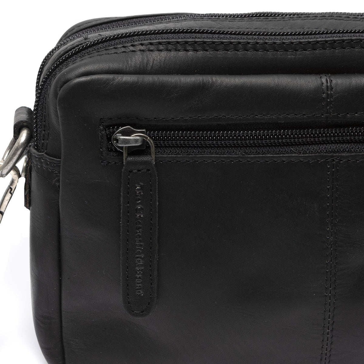 Solid Antique Brass Hardware &amp; Heavy-Duty Dual Zipper Detail on Samui Vollnarbenleder Crossbody-Tasche