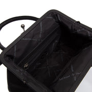 Detailansicht of Classic Collar &amp; Heavy-Duty Zipper Hardware on Chili Full-Grain Leather Handbag für Damen