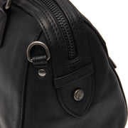 Detailansicht of Classic Collar &amp; Heavy-Duty Zipper Hardware on Dalford Full-Grain Leather Handbag für Damen