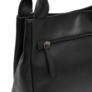 
Detailansicht of Classic Collar & Heavy-Duty Zipper Hardware on Tenara Vollnarbenleder-Handtasche