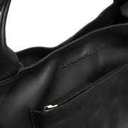 
Tenara Vollnarbenleder-Handtasche - Seitenansicht mit ergonomischem Ärmelschnitt & sportlicher Passform