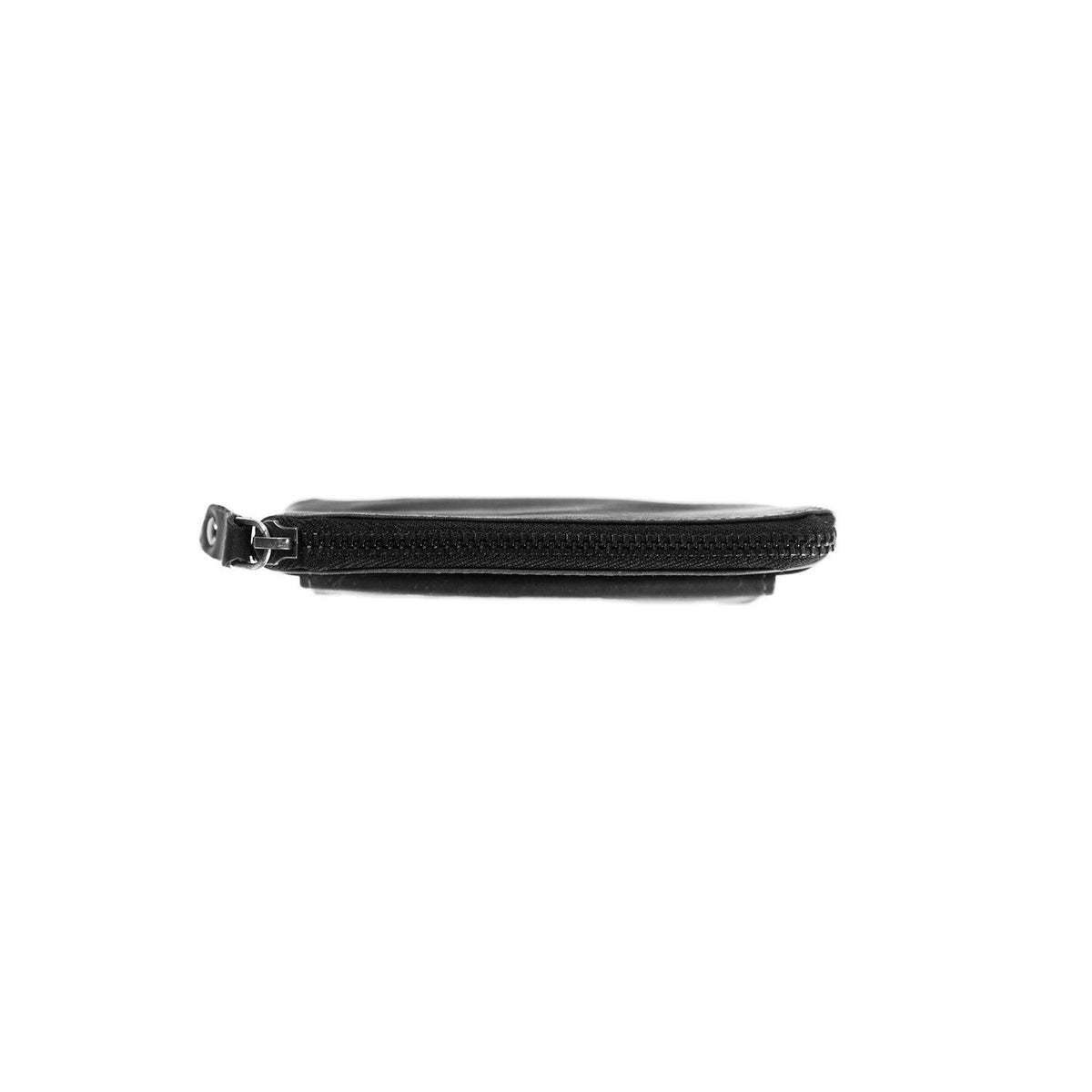 Detailansicht of Classic Collar &amp; Heavy-Duty Zipper Hardware on Oliver Full-Grain Leather Key Case für Damen