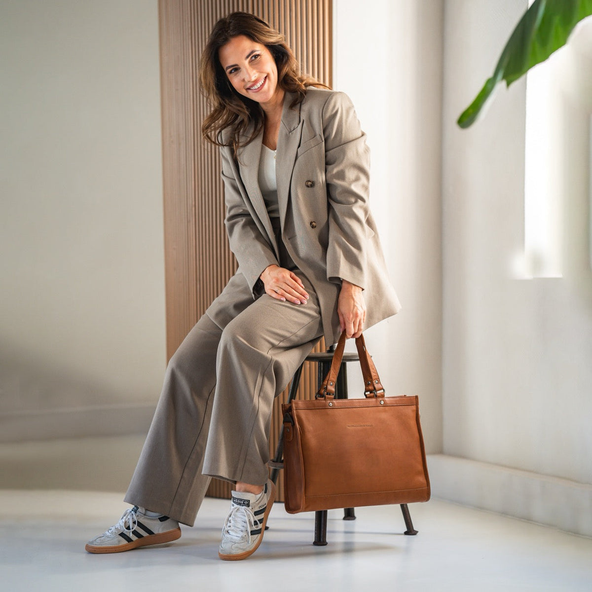 Manly Full-Grain Leather Laptop Bag für Damen – Zusätzliche Produktansicht 3