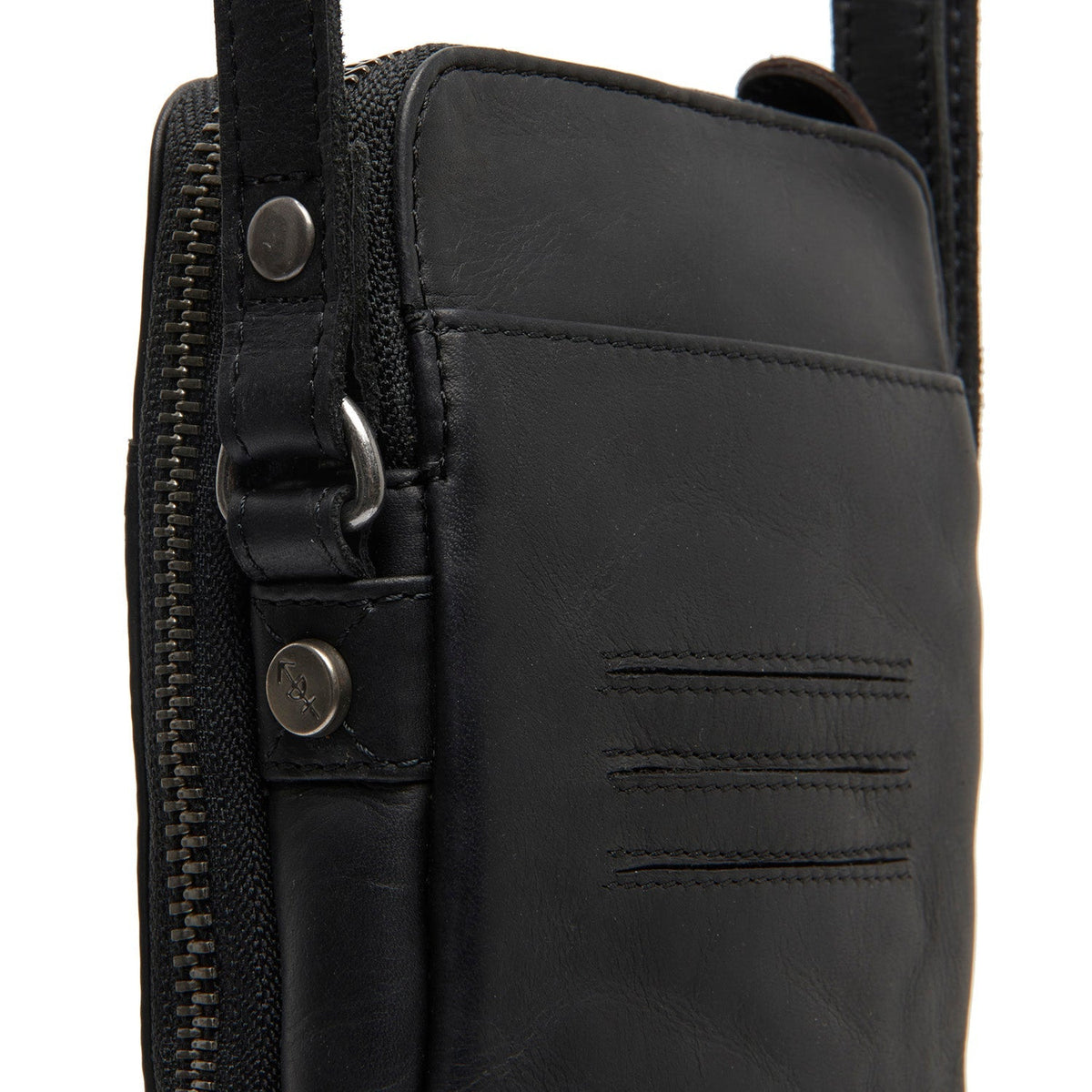 Alesund Full-Grain Leather Phone Bag für Damen - Seitenansicht mit ergonomischem Ärmelschnitt