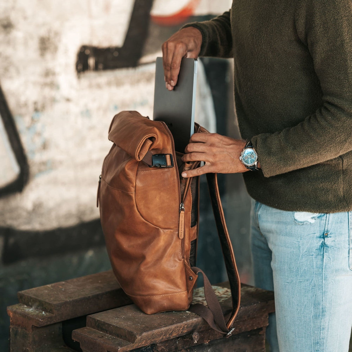 
Liverpool Vollnarbenleder Roll-top Backpack – alternate product view 3