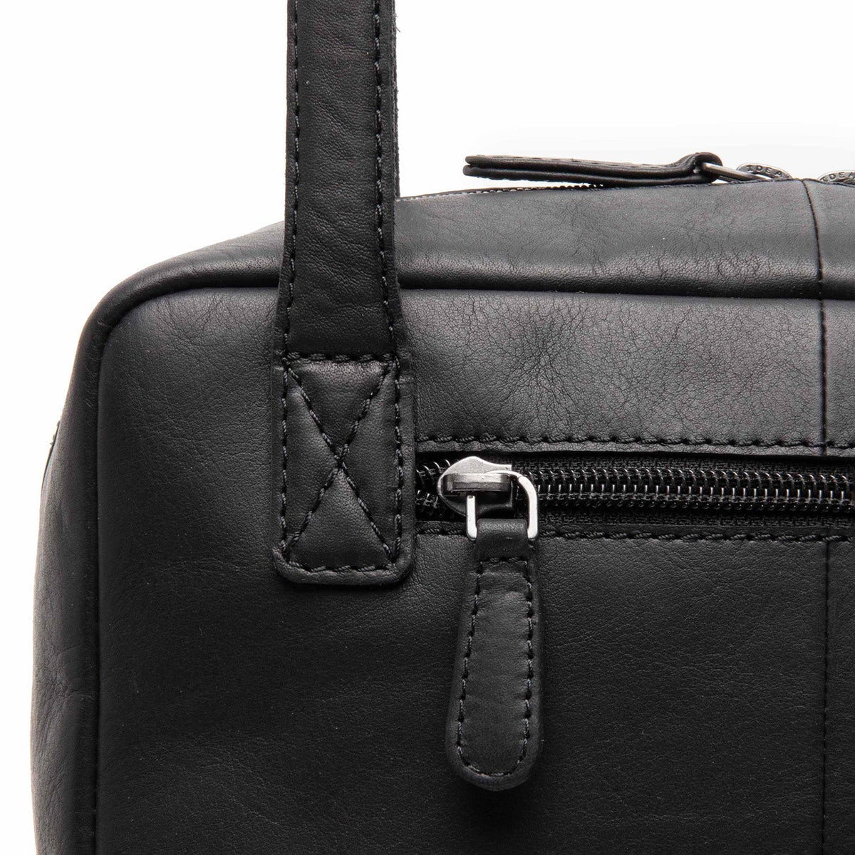 
Fenno Vollnarbenleder-Schultertasche - Strukturierte Seitenansicht mit Faltentiefe & Erweiterungsvolumen