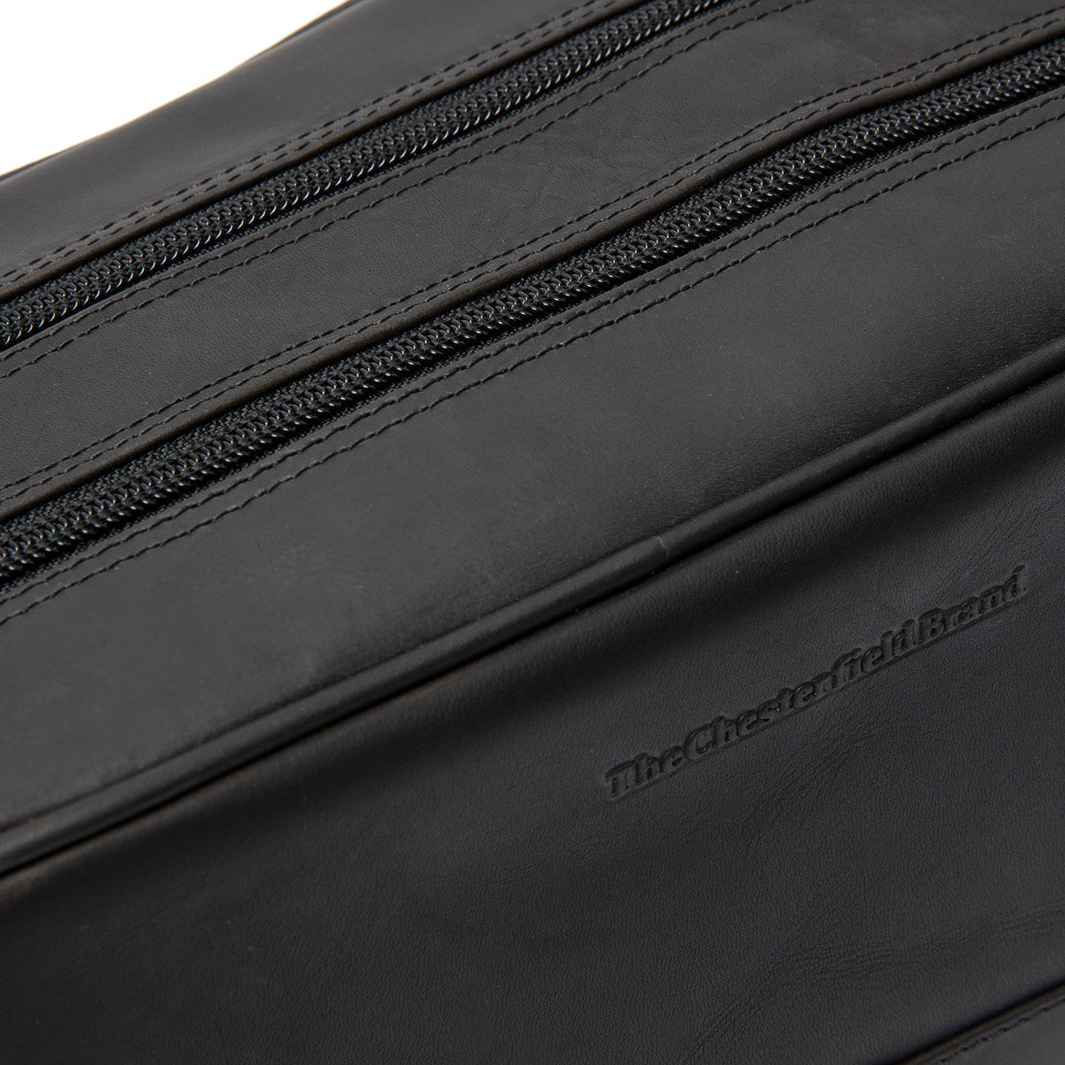 
Tailored Rib Cuffs & Hem Craftsmanship Construction Detail on Stacey Vollnarbenleder-Kulturbeutel