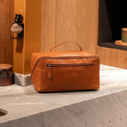 Trevia Full-Grain Leather Toiletry Bag für Damen – Zusätzliche Produktansicht 2