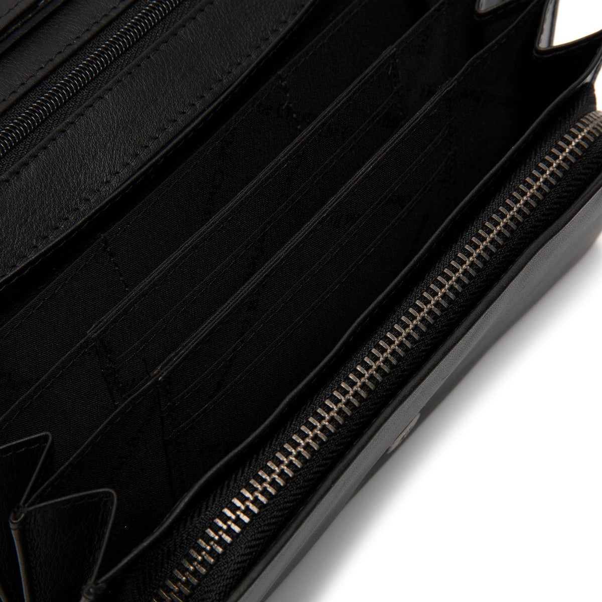 Solid Antique Brass Hardware &amp; Heavy-Duty Dual Zipper Detail on Arvento Full-Grain Ledergeldbörse für Damen
