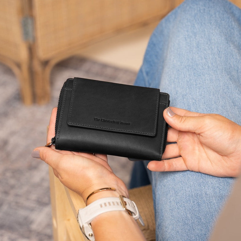 
Classic 100% Full-Grain leather Wallet - Rückansicht mit verstärkten Lederträgern & handwerklichen Nähten