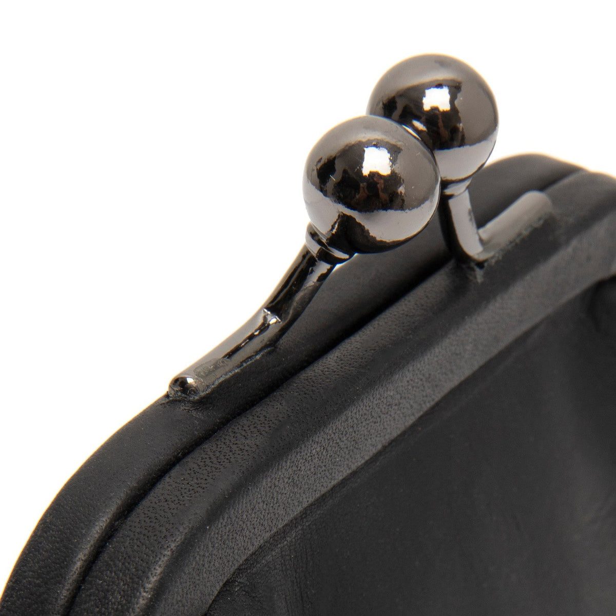 Solid Antique Brass Hardware &amp; Heavy-Duty Dual Zipper Detail on Calvia Full-Grain Ledergeldbörse für Damen