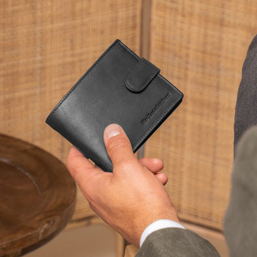 
Classic 100% Full-Grain leather Wallet - Rückansicht mit verstärkten Lederträgern & handwerklichen Nähten