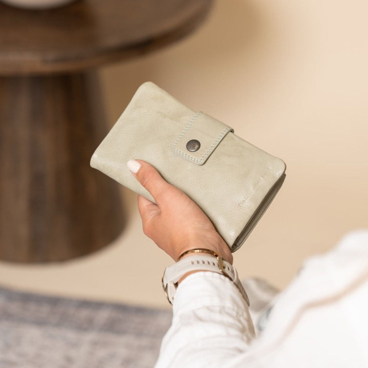 
Classic 100% Full-Grain leather Wallet - Rückansicht mit verstärkten Lederträgern & handwerklichen Nähten