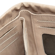 Solid Antique Brass Hardware &amp; Heavy-Duty Dual Zipper Detail on Mavona Full-Grain Ledergeldbörse für Damen