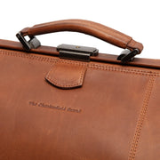 Corfu Full-Grain Leather Weekender Bag für Damen - Structured Side Profile Showing Gusset Depth &amp; Expansion Capacity