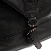 
Solid Antique Brass Hardware & Heavy-Duty Dual Zipper Detail on Portsmouth II Vollnarbenleder-Weekender-Reisetasche