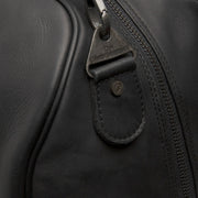
Solid Antique Brass Hardware & Heavy-Duty Dual Zipper Detail on William Vollnarbenleder-Weekender-Reisetasche