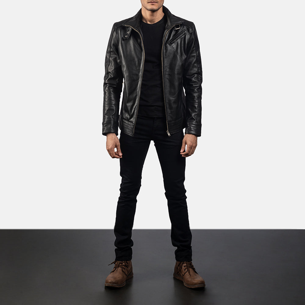 
Legacy Schwarz Leder-Bikerjacke für Herren - Seitenansicht mit ergonomischem Ärmelschnitt & sportlicher Passform