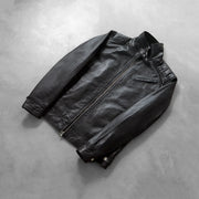 
Button & Hem Craftsmanship Construction Detail on Legacy Schwarz Leder-Bikerjacke für Herren