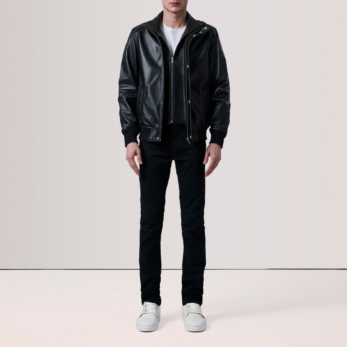 Brown Goatskin Suede Bomber Jacket - Rückansicht mit passgenauen Schultern &amp; sauberem Saum