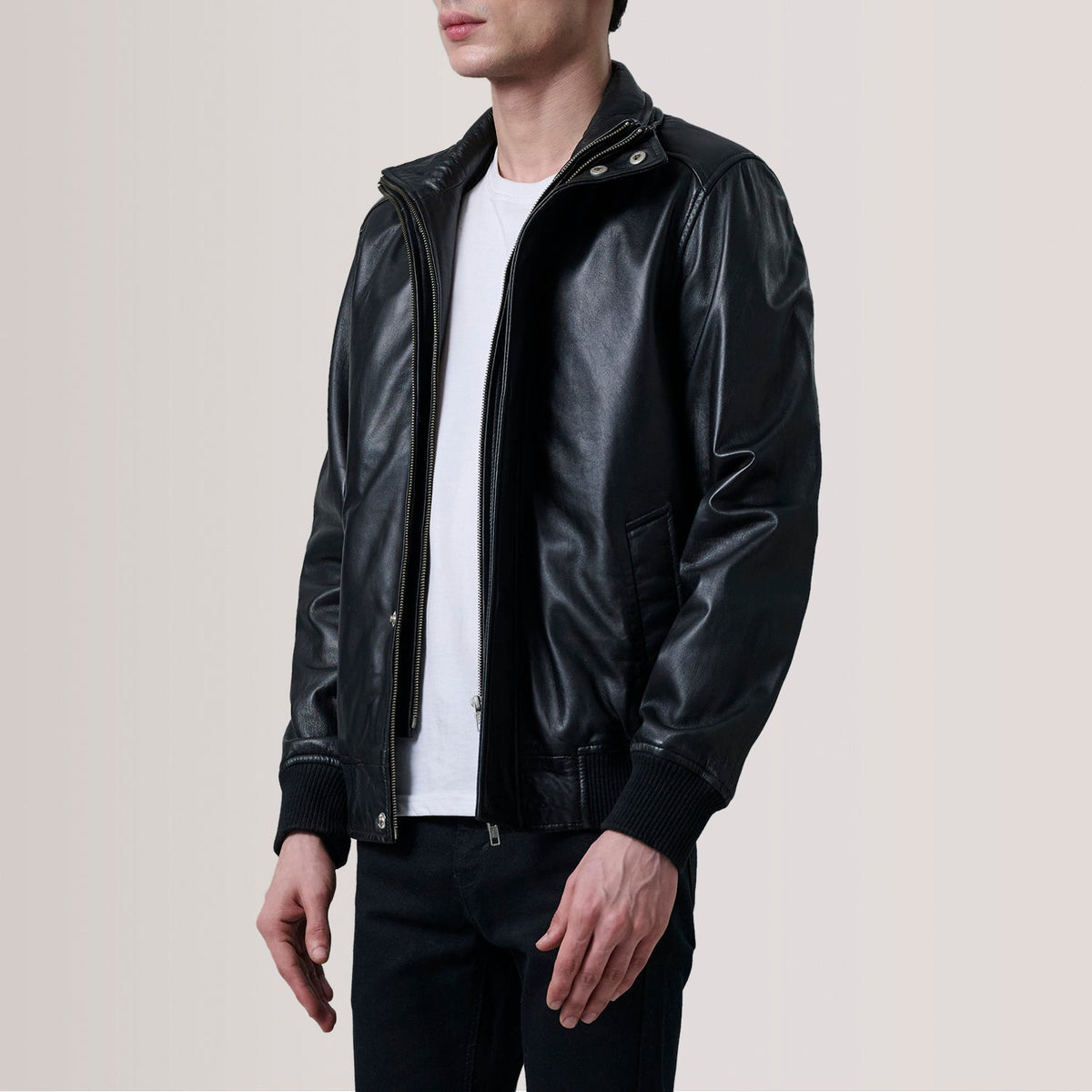 Lester Braun Suede Leder-Bomberjacke für Herren For Men - Seitenansicht mit ergonomischem Ärmelschnitt